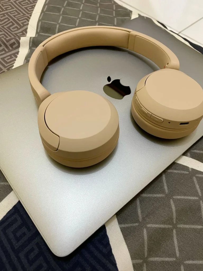 Gift Ideas for Busy Moms headphones